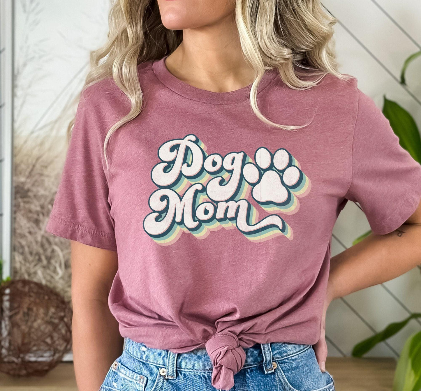 Dog Mom Vintage Style Women's Graphic T-Shirt