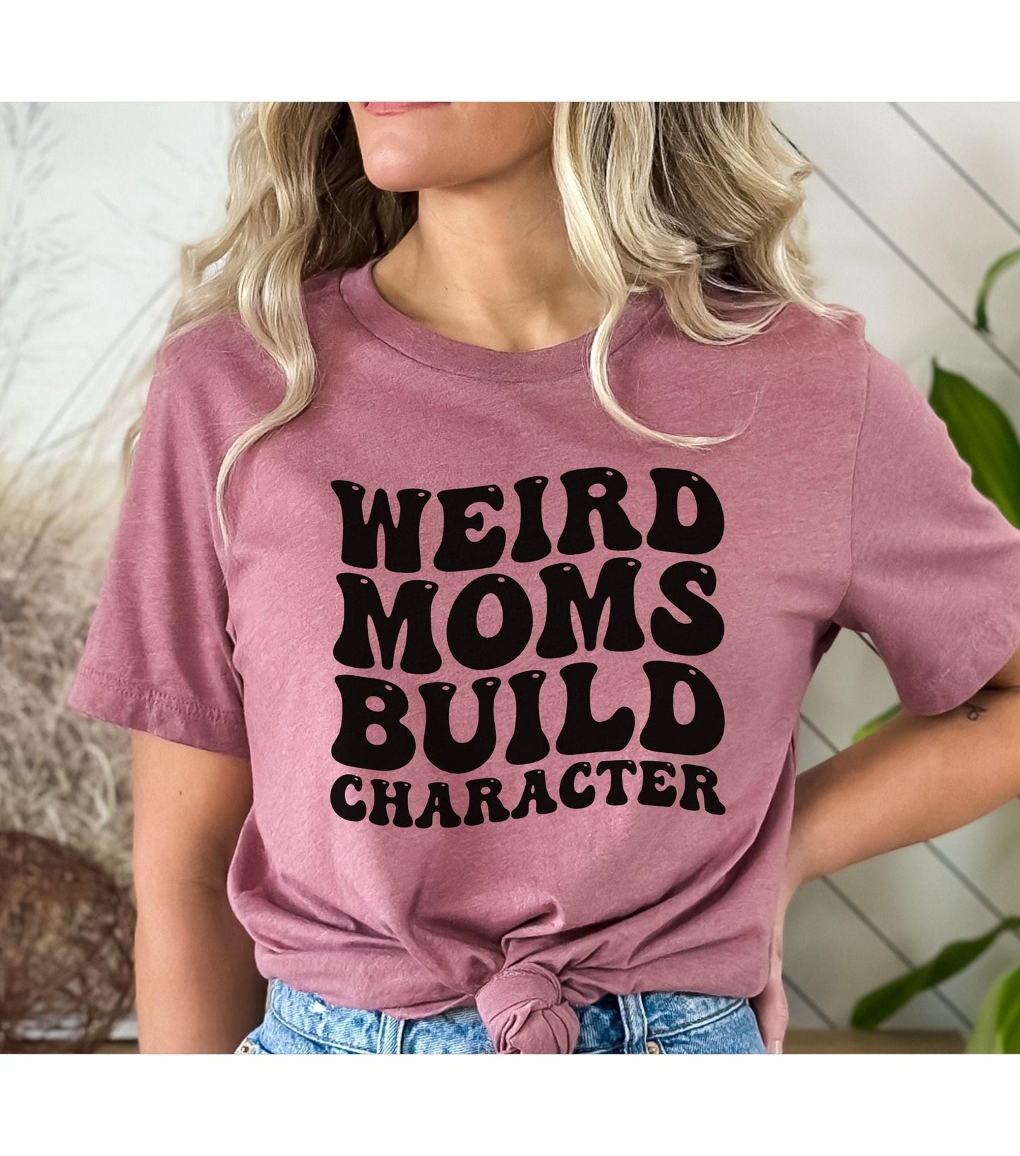 Retro Weird Moms Build Character Wavy Letters Women's Graphic T-Shirt